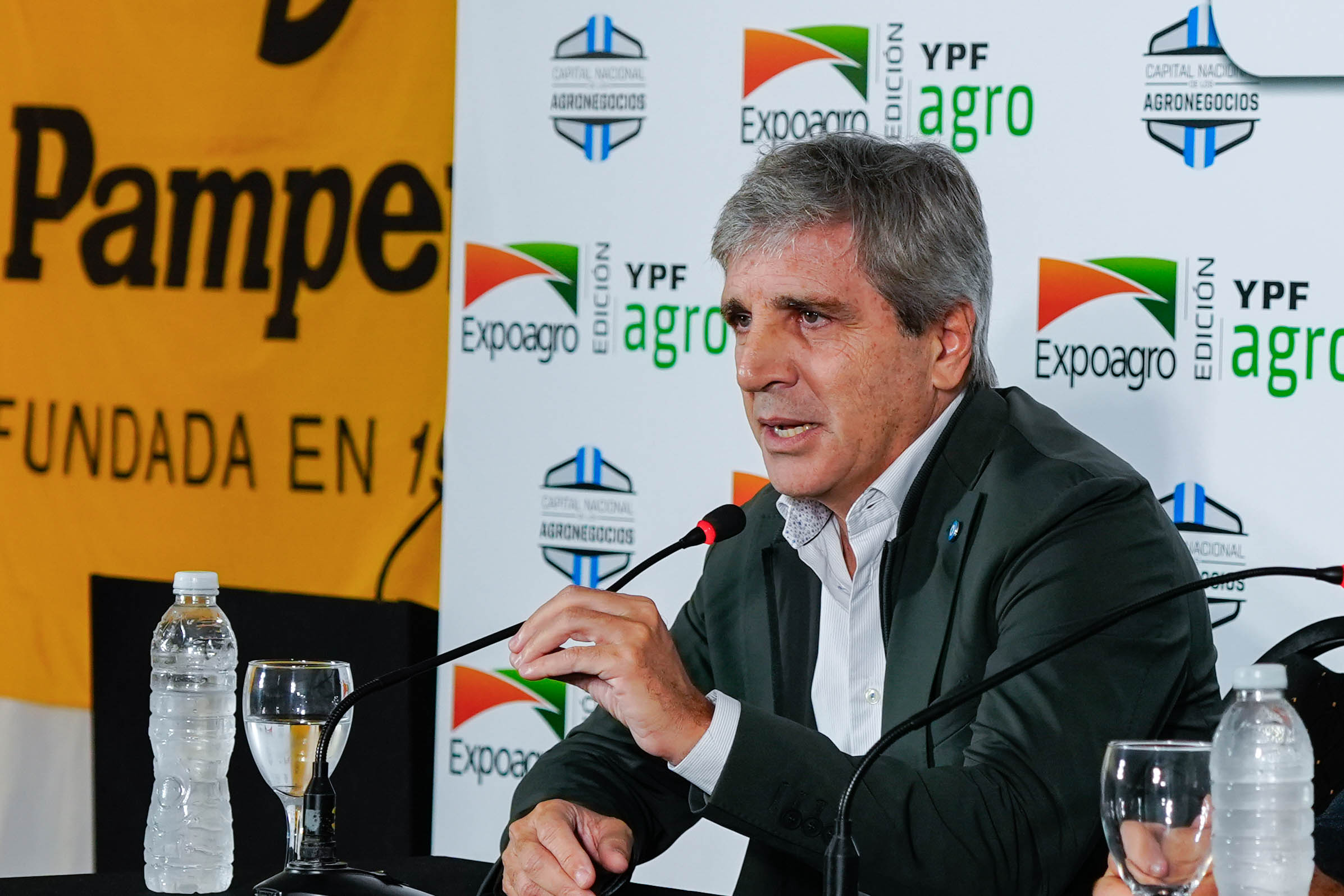 El mensaje de Luis Caputo que esperanza al agro: “En el ranking de baja de impuestos, el campo está arriba de todo”