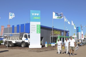 YPF realizó 1500 operaciones en Expoagro 2015