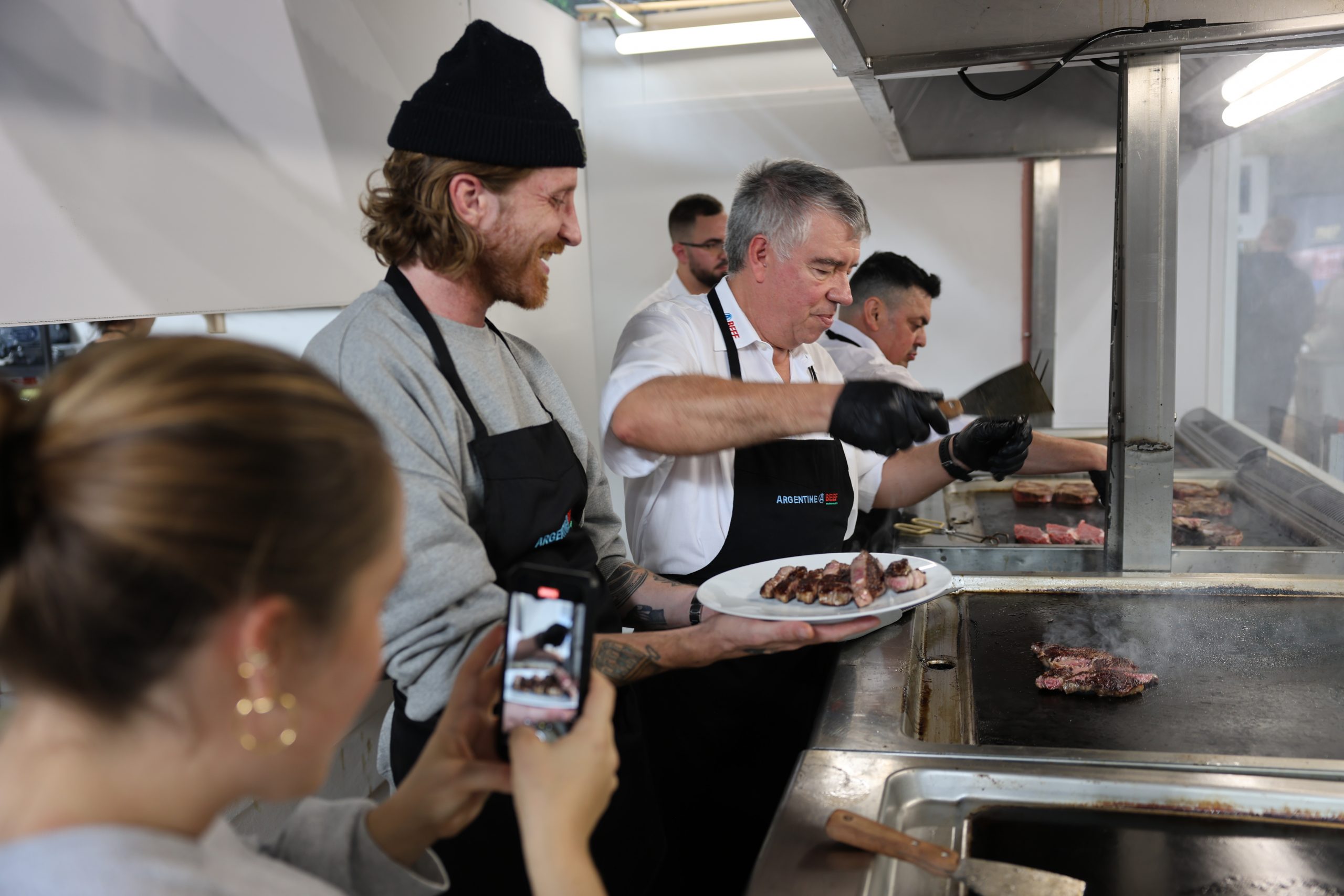 Influencers europeos destacaron la carne argentina en la SIAL París 2024