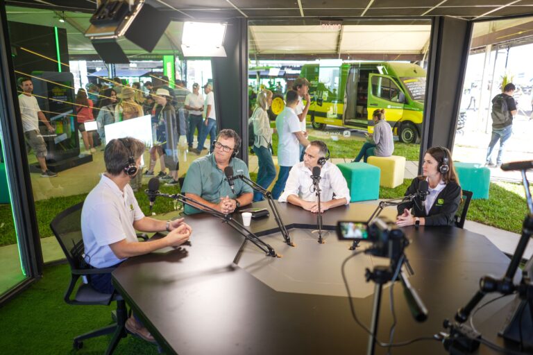 John Deere amplifica la experiencia Expoagro con su espacio de streaming y un auditorio propio