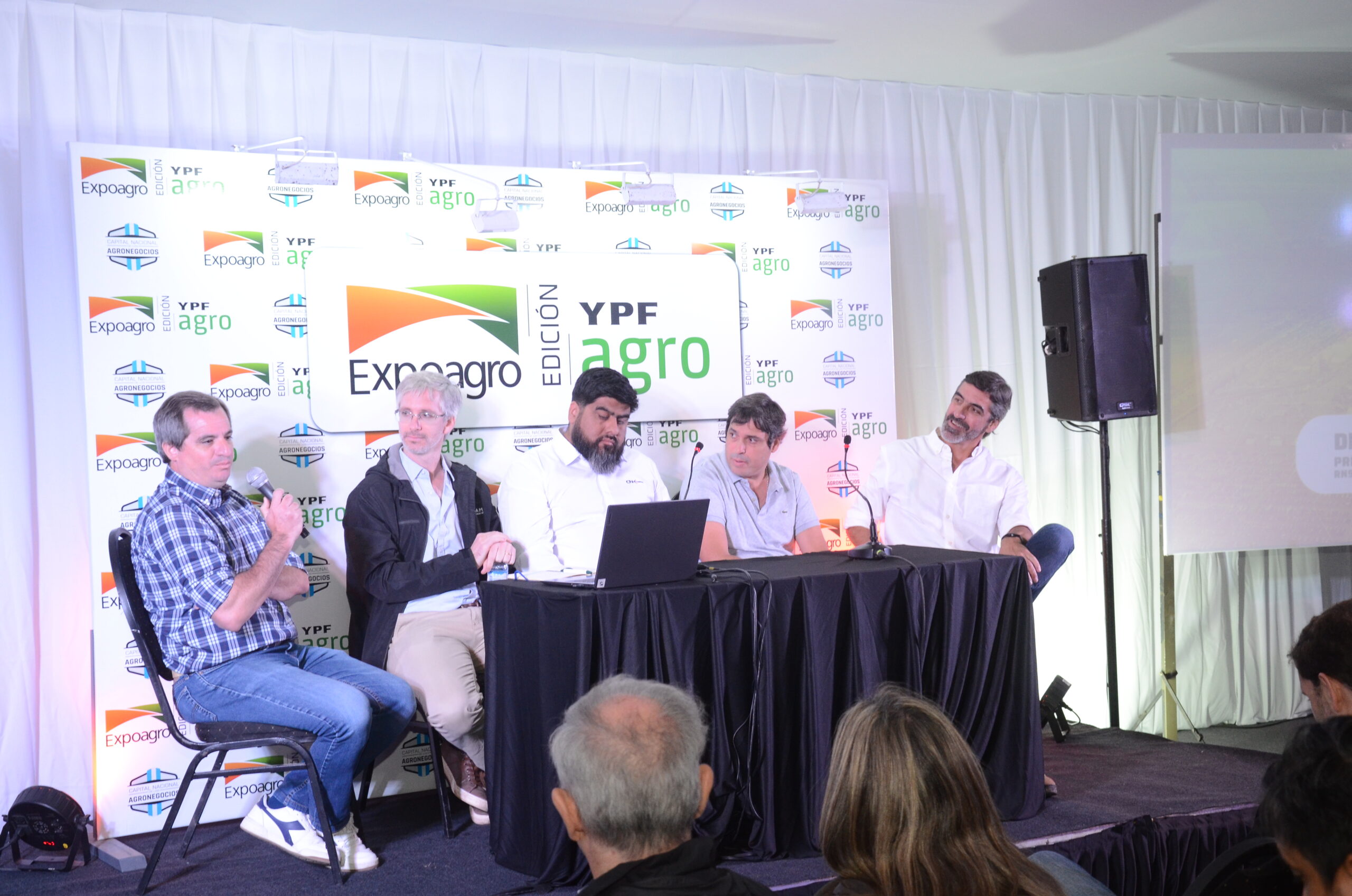 Cuatro especialistas destacaron el rol conectividad y de las AgTech en el agro