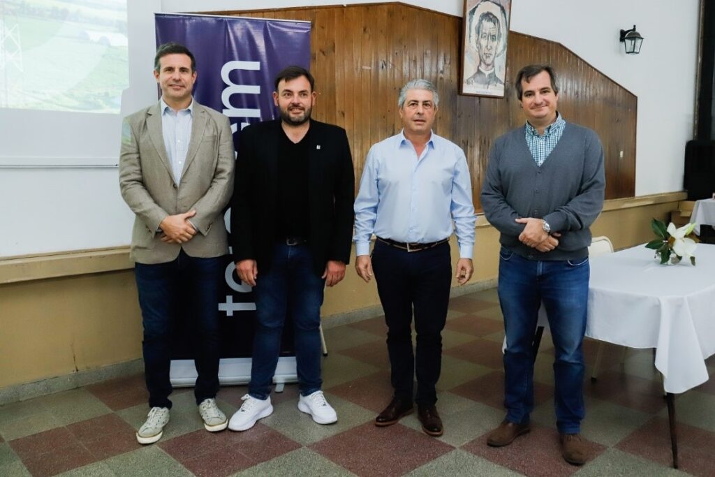 Fernando Freytes, Head of IoT Telecom - Roman Bouvier, Intendente de Rojas - Javier Martínez, Intendente de Pergamino - Juan Pablo Cosentino, Gerente Desarrollo de Negocios IoT Telecom